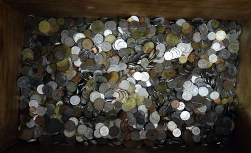 ## 1kg of World and SA Coins. No time to sort these coins 10 lots availible ##