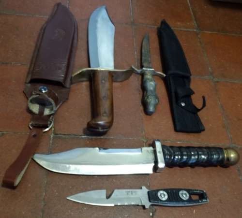 Various Knives on Auction. One bid takes all