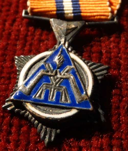 ## 7 SAP Miniature Medals   ##  With SA Cross For Bravery & Star For Distinguished Serv.