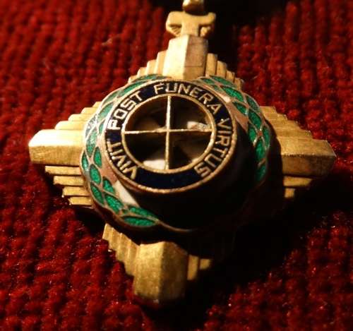 ## 7 SAP Miniature Medals   ##  With SA Cross For Bravery & Star For Distinguished Serv.