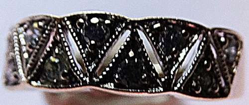 18ct White Gold Engagement Ring with 9 Diamonds Set i n White Gold