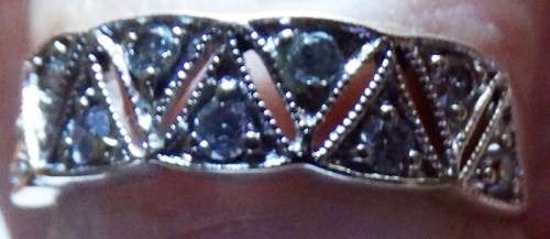 18ct White Gold Engagement Ring with 9 Diamonds Set i n White Gold