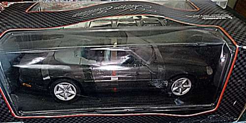 ## Maisto Jaquar XK8 1996 1/18 Scale ##