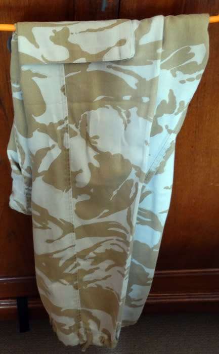 ##1 Desert Storm Uniform to a British Soldier (Shirt & Pants) Large##