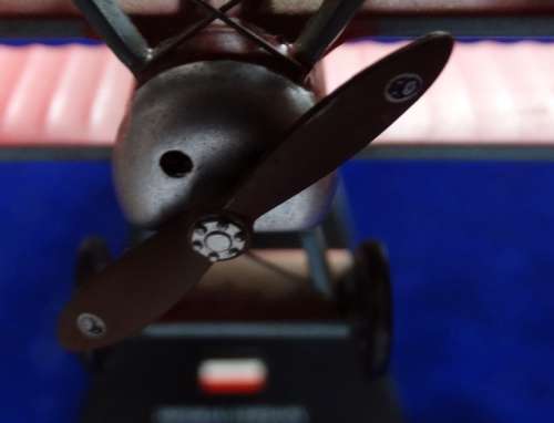 ##1917 Imperial Germany Fokker Dr1 on stand  ## 1;72