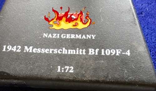 ##1942  Germany Messerschmitt Bf109F-4 on stand  ## 1;72