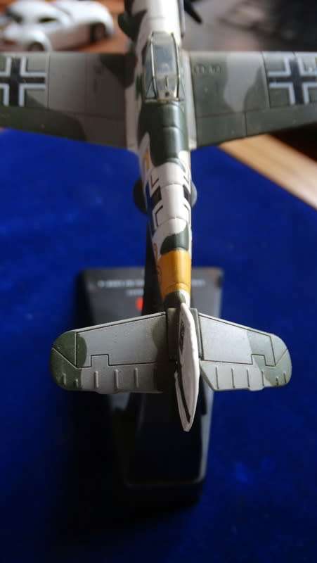 ##1942  Germany Messerschmitt Bf109F-4 on stand  ## 1;72