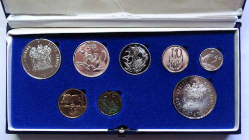 ##  4 Proof sets for 1 bid ##  1967 1968 1974 1987 twin set