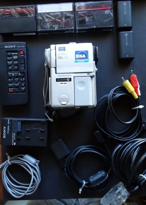 Sony DCR-PC1E Handy cam with box and accessories. Works 100%
