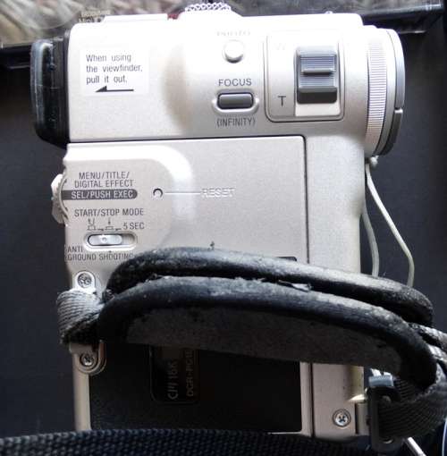 Sony DCR-PC1E Handy cam with box and accessories. Works 100%