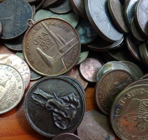 1 Kilogram of World Coins.