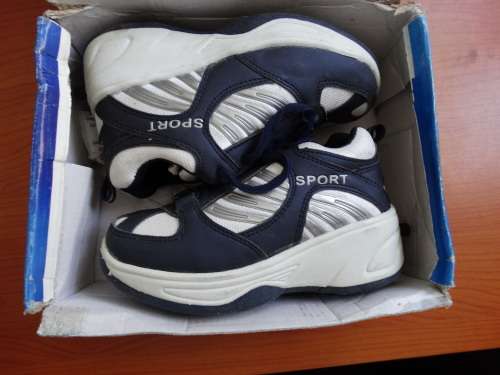 2 in 1 Wheelie Shoes Color Blue Fits 5 -7 year old Size 13