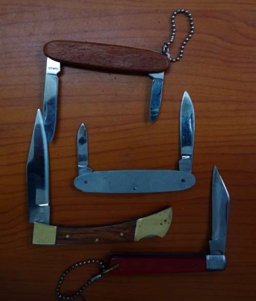 4 Knives  up for grabs