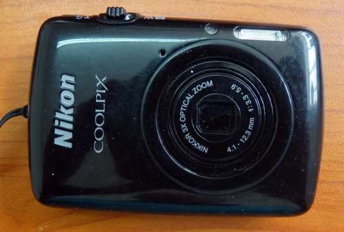 Nikon Coolpix S01 Digital camera. Works. no cable