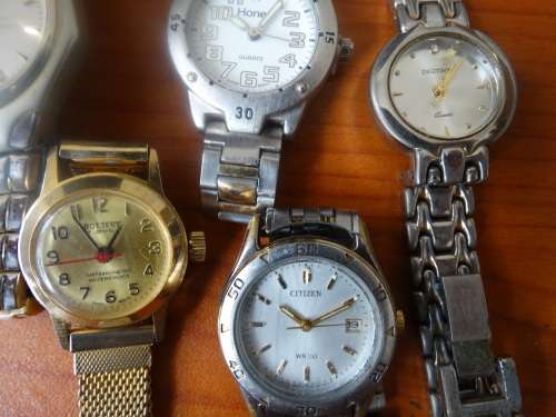 9 Women's Watches mostly quartz. One bid for all 9