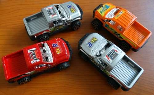 4 Plastic Bakkie 9.5cm wide 4.5cm high