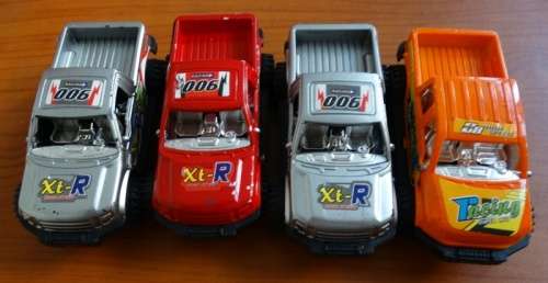 4 Plastic Bakkie 9.5cm wide 4.5cm high