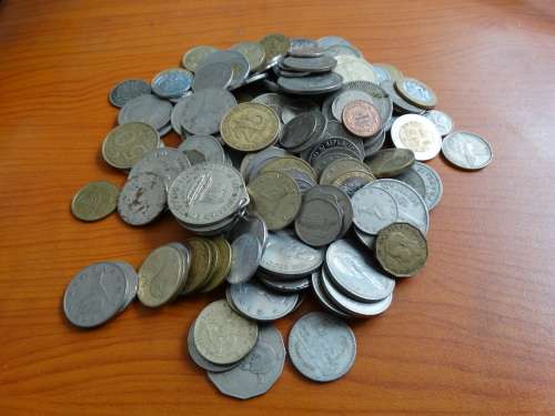 MIxture of over 1kg of world coins. no SA or Copper coins
