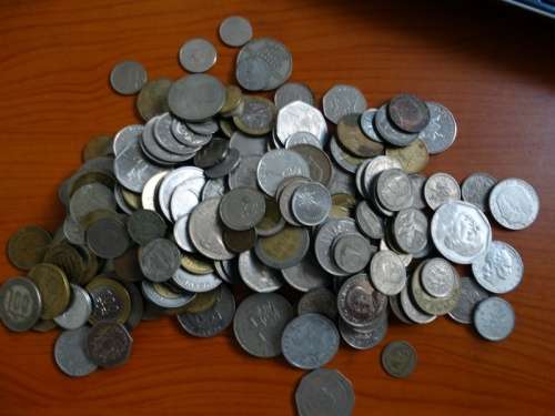 MIxture of over 1kg of world coins. no SA or Copper coins (A)