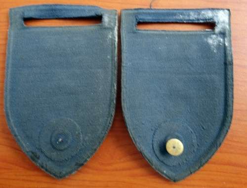 SAP Onlus-Enheid /Riot Unit 12 .Pair of Tuppers. Pins intact.