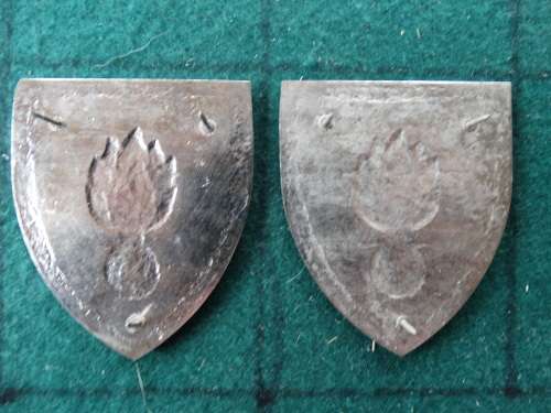 Pair of SADF School of engineers variety Flashes Pins Intact (54)