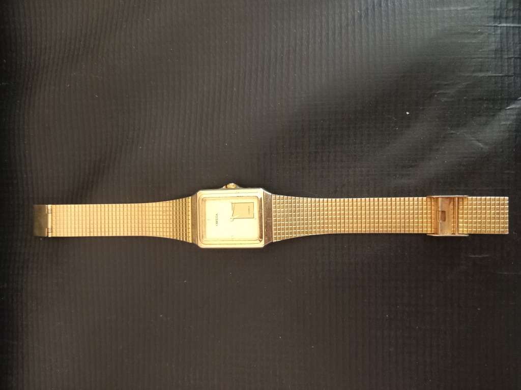 Omega 17 Jewels mens wristwatch for Restoration or Parts. 2.5cm x 3.5cm