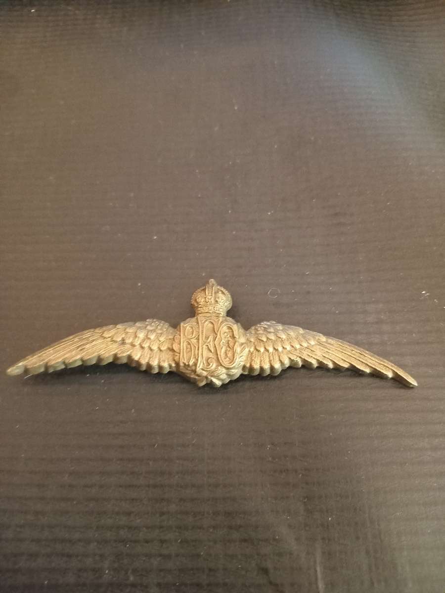 WW! British RFC Royal Flying Corps Cap Badge. See description