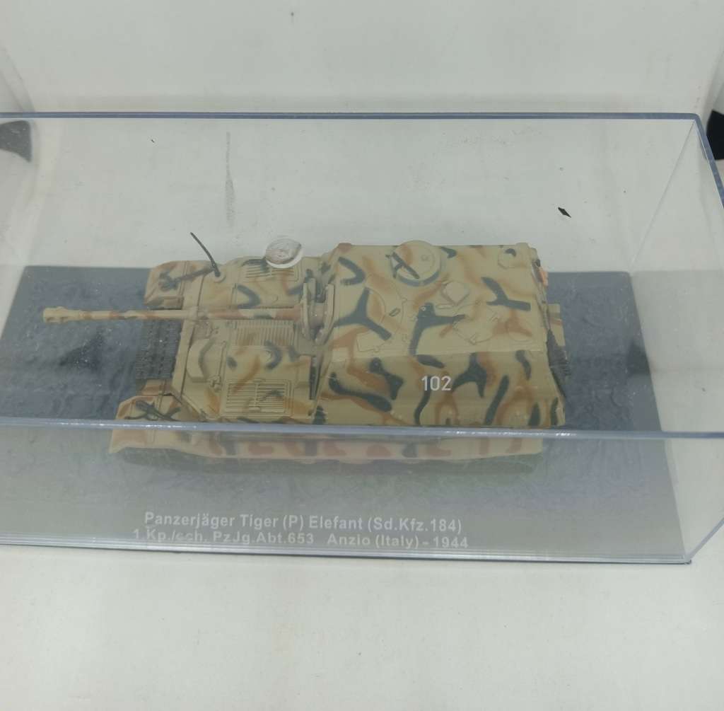 1944 PanzerJager Tiger Elephant Italy die cast tank 11cmx6cm