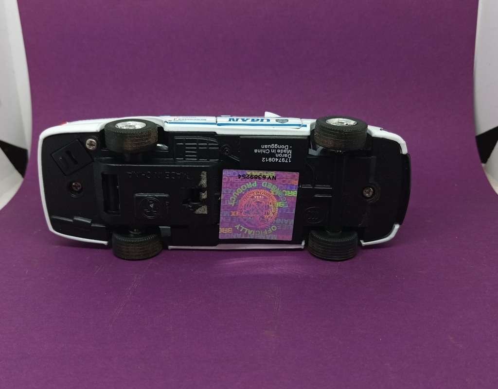 Official NYC Police Car - 2000 - Scale 1/43