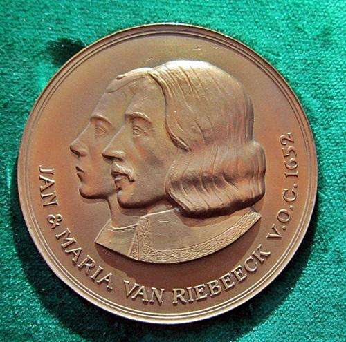 ## Bronze Jan Van Riebeeck Foundation Medallion in Green SAM Box ##
