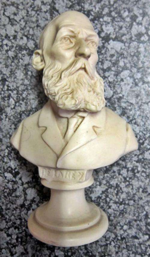 ## Bust of De La Rey by P. Minnaar ** +/- 150mm x +/- 95mm ##