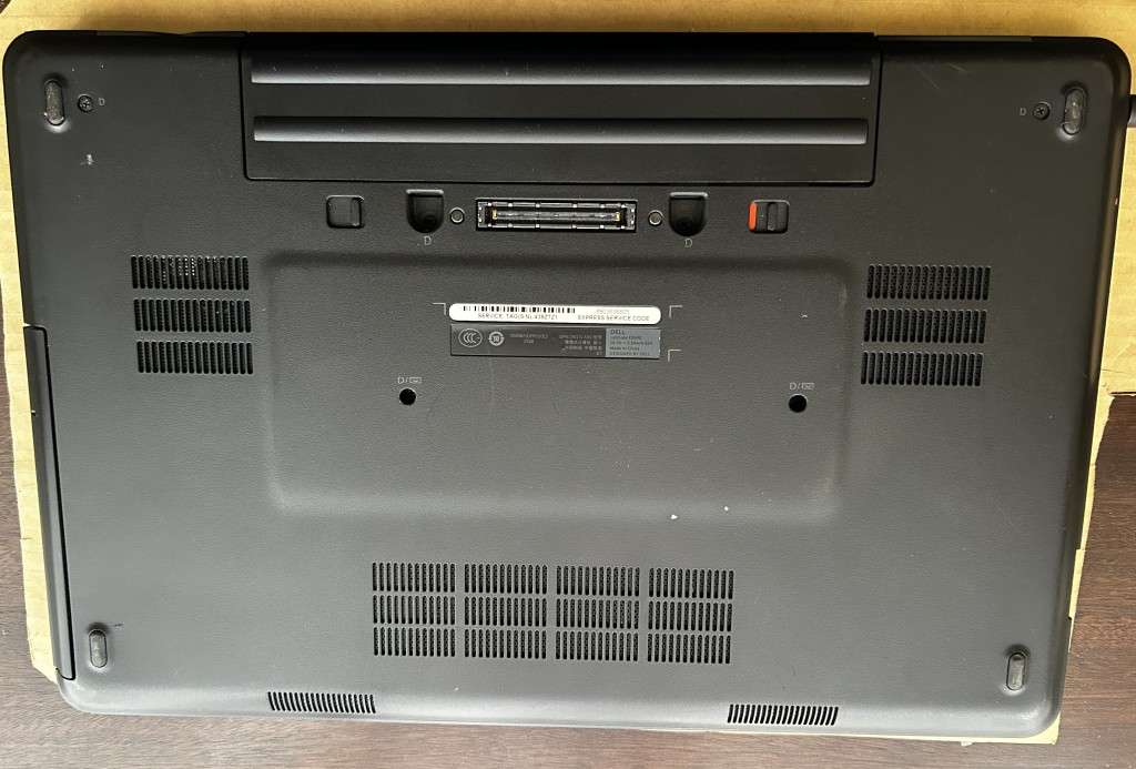 Dell Latitude E5540 Core i5 4300U 500GB HDD 8GB RAM Win 10 Pro *NEW BATTERY*