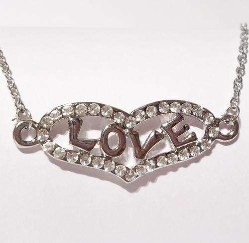 HEART WITH 32 CLEAR WHITE CRYSTALS!! NECKLACE ..... THE PERFECT GIFT! BID NOW!