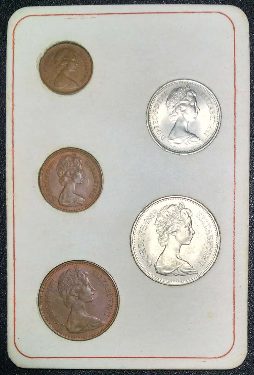 1968 BRITAINS FIRST DECIMAL COIN SET, 5 COINS 10p TO ½p, IN FOLDER OF ISSUE BU