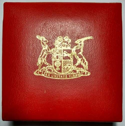 RARE ! - 1985 R1 Commemorative Coin 75th Anniversary of Parliament  - SILVER (PROOf ?) BU in CASE