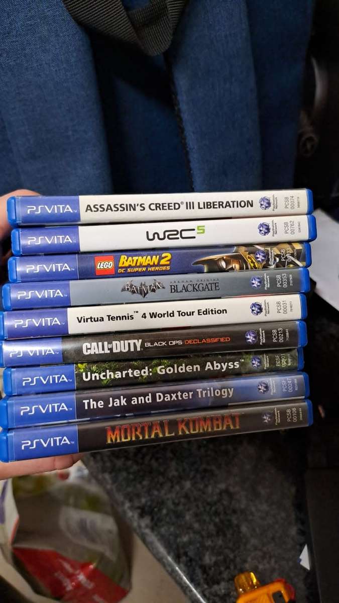 PS VITA GAMES AND MEMORY CARD