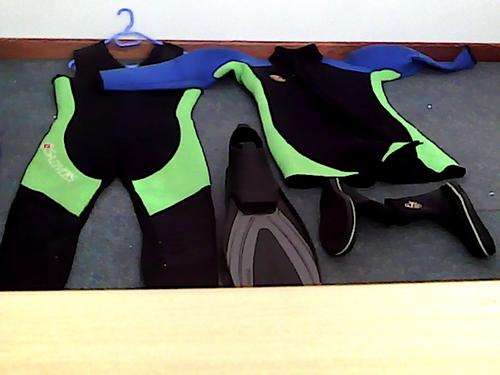 Large SA DIVERS 5mm suite with booties and fins
