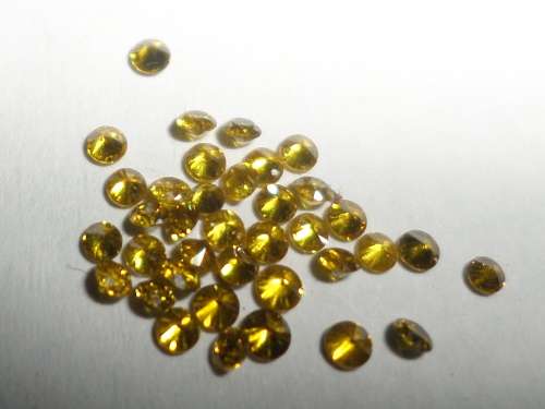 canary yellow natural round diamonds (lot)