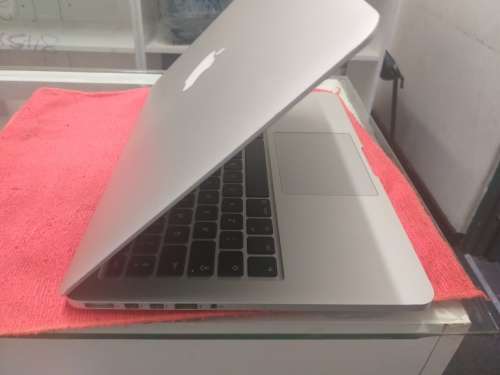 Macbook Pro Retina** A1502 **2015 BROKEN SCREEN **NO SSD** NO CHARGER*** OTHERS WORKING FINE