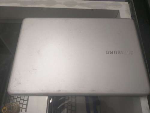 Samsung NP900x3N** Core i5 **8gramNO SSD** NO CHARGER** MOTHERBOARD** ON BUT NO DISPLAY