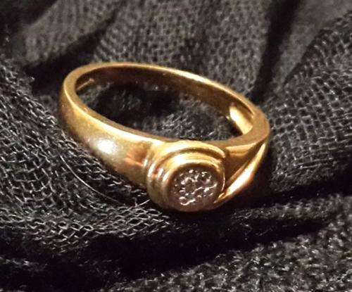 9ct Gold dress ring