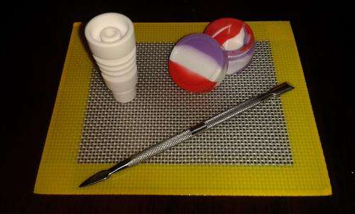 4pc Dab Set with Ceramic 2 in 1 nail 14mm 18mm ( free gift )