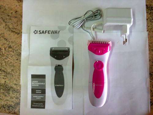 RECHARGEABLE LADY WET N DRY SHAVER SAFEWAY NEVER USED!