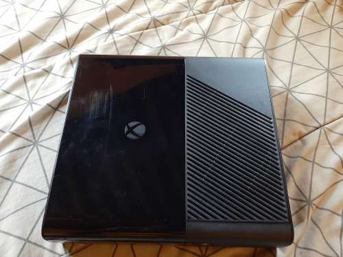 Xbox 360E 500gb + 6Games