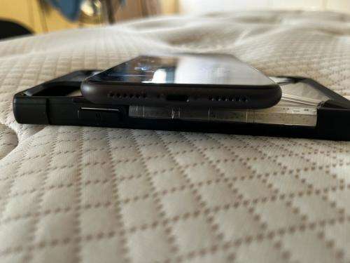 iPhone 11 64GB - Black