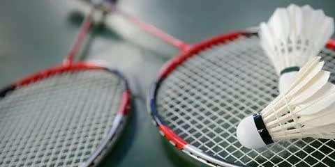 BADMINTON RACKET SET WITH 6 FEATHER SHUTTLECOCKS / SPORT / FAMILY / SOCIAL / HEALTH / ACTIVITY