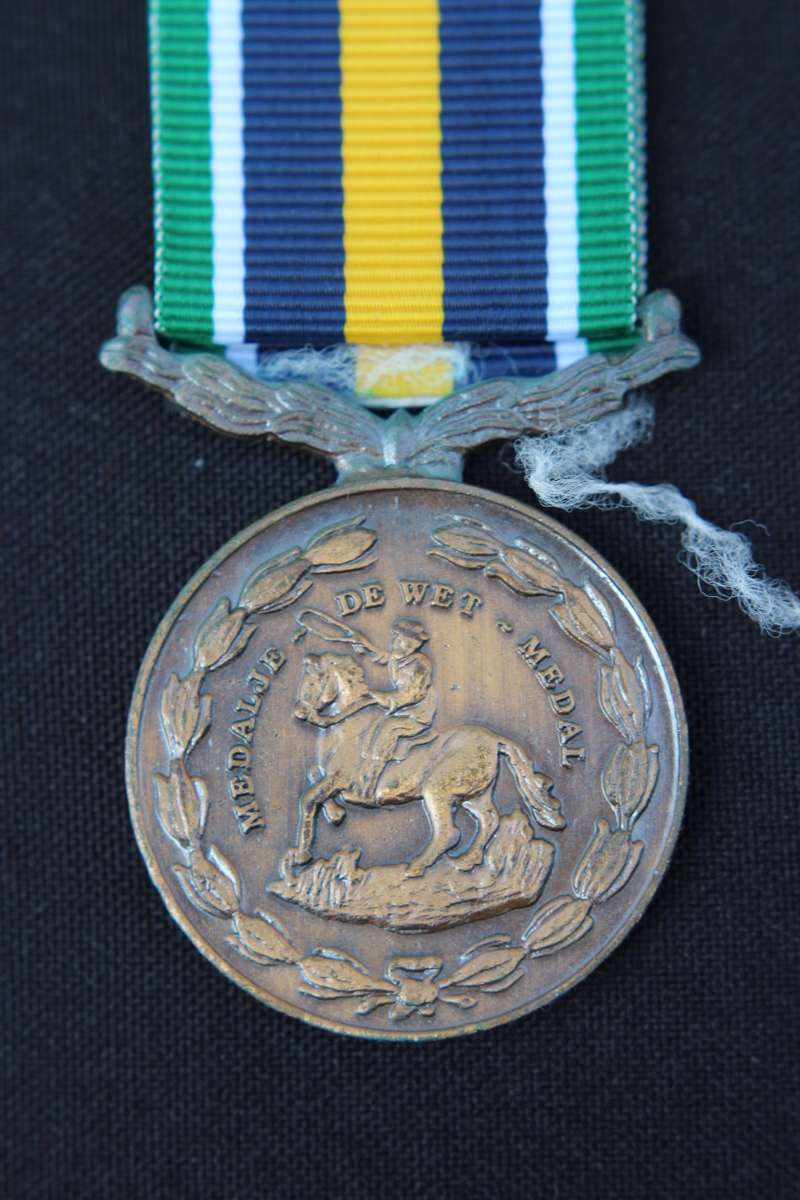 De Wet Medal thick suspender EF