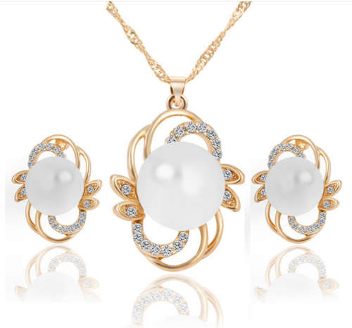 YELLOW GOLD PLATED WITH SIMULATED DIAMOND & PEARL NECKLACE AND EARRING SET