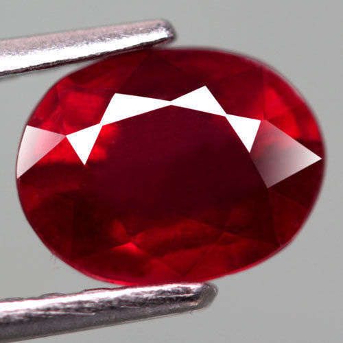 Splendid 0.7 ct oval cut pigeon red Ruby