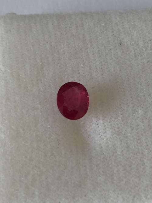 Splendid 0.9 ct oval cut pigeon red Ruby